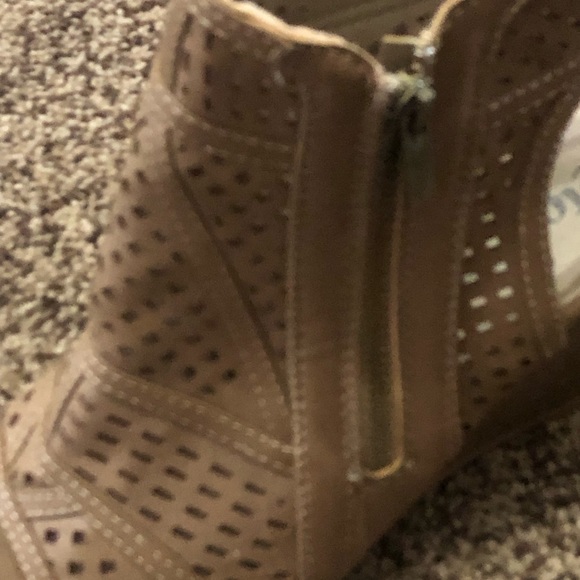 Open Toe Ankle Wedge Bootie Rue 21 Size 7/8 - Picture 3 of 5